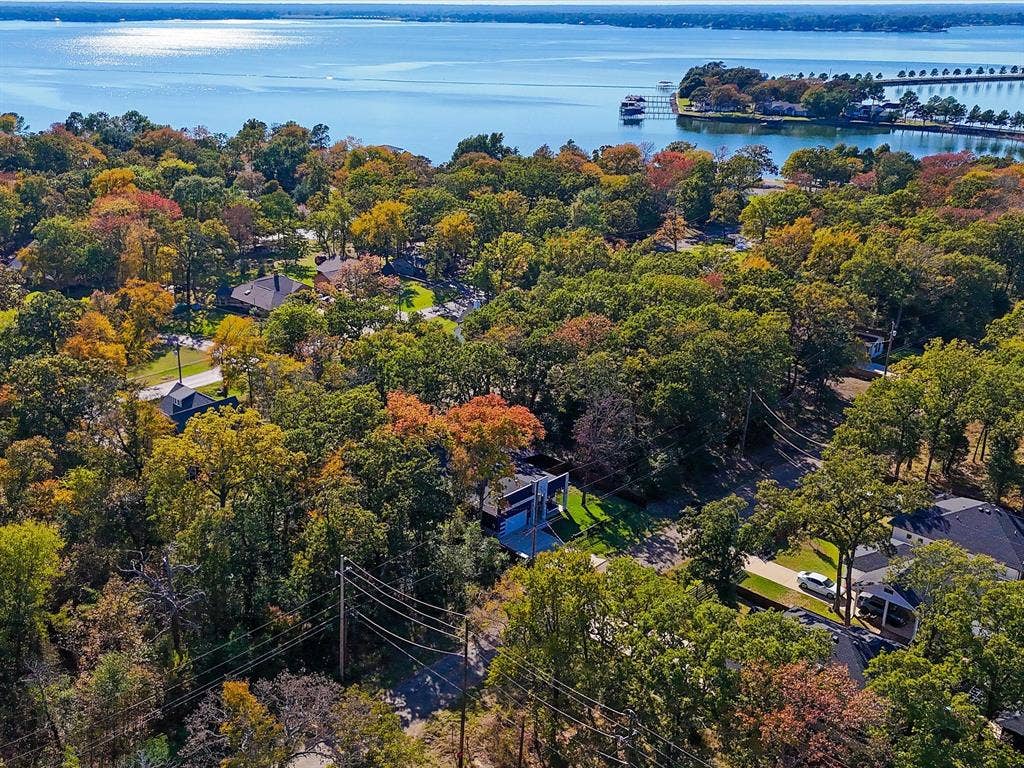 6221 Inca Drive, Mabank, TX 75156 Bird's eye view of a large body of water
