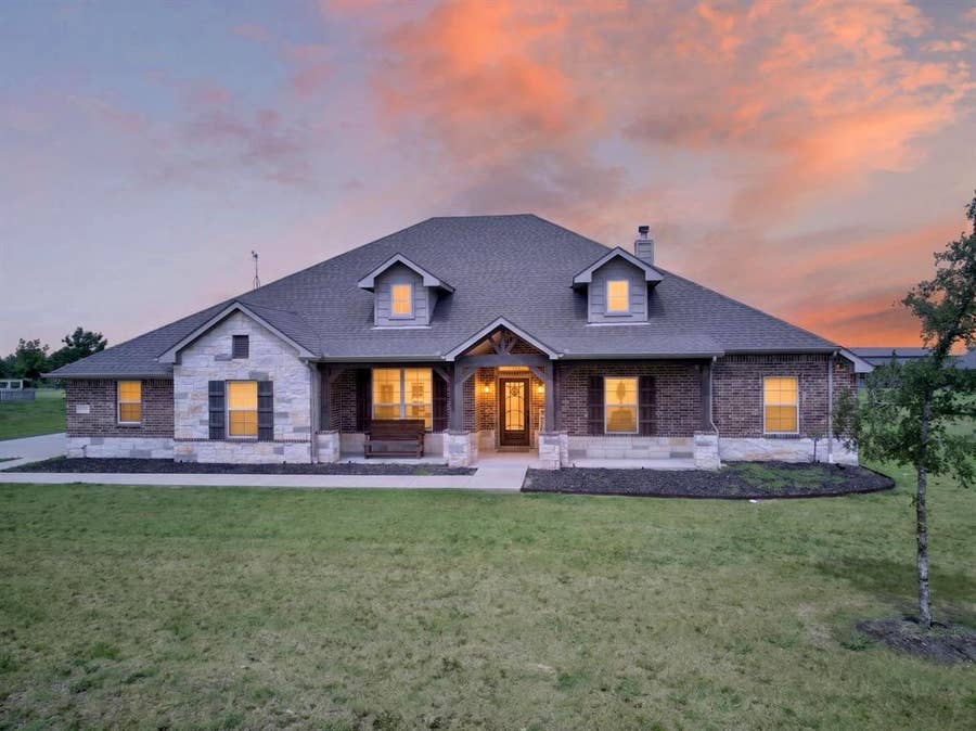 Property photo for 2866 Gail Drive, Farmersville, TX