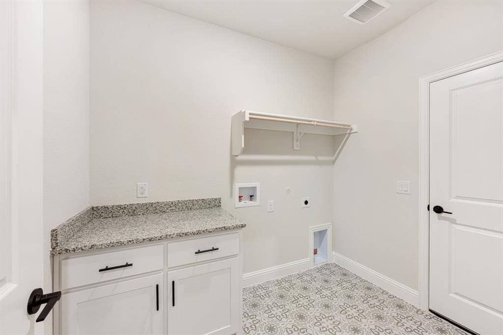 3305 Emerald Trace Drive, Denton, TX 76226 3305 Emerald Trace Drive, Denton, TX 76226