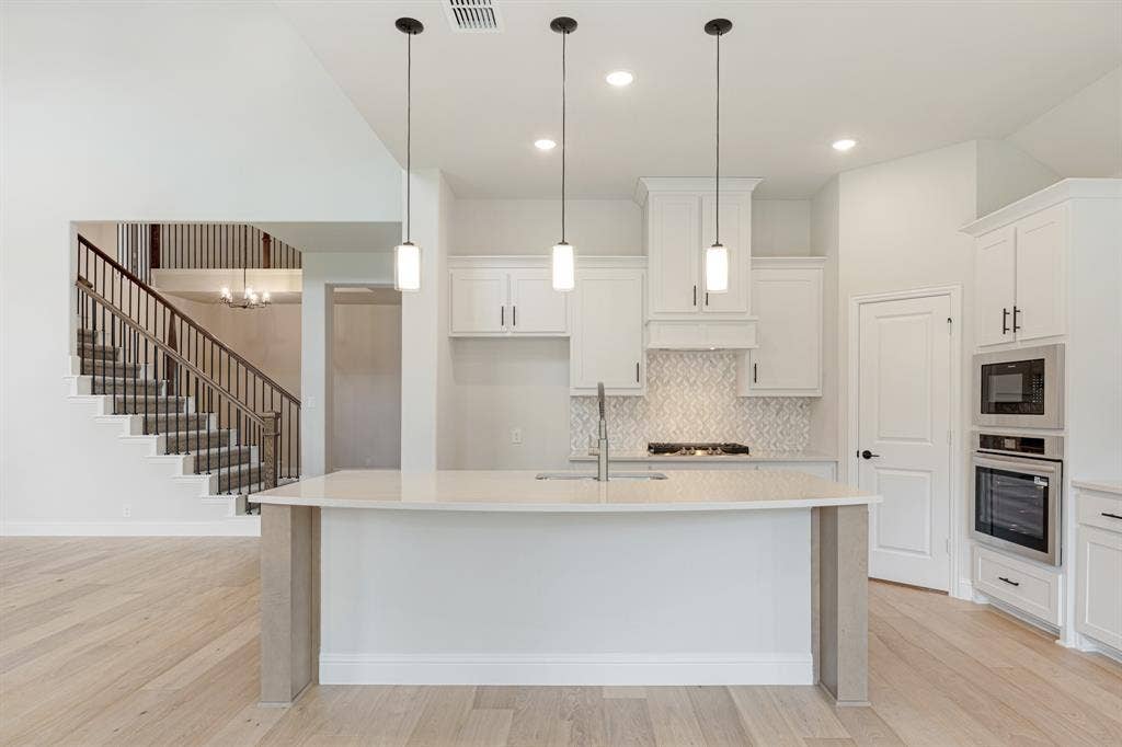 3305 Emerald Trace Drive, Denton, TX 76226 3305 Emerald Trace Drive, Denton, TX 76226