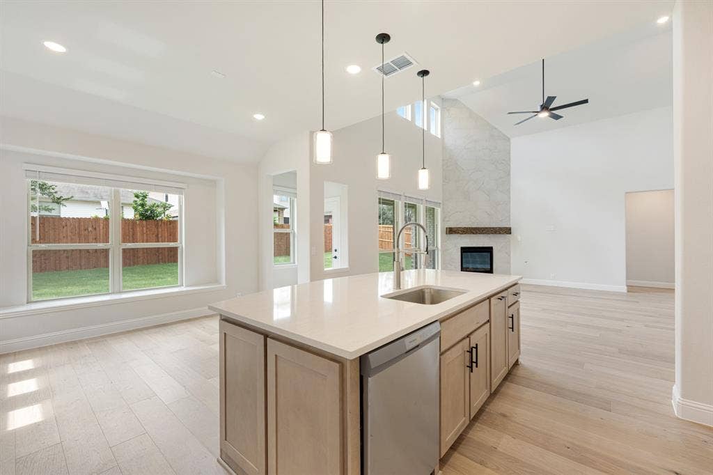 3305 Emerald Trace Drive, Denton, TX 76226 3305 Emerald Trace Drive, Denton, TX 76226