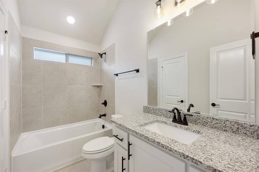 3305 Emerald Trace Drive, Denton, TX 76226 3305 Emerald Trace Drive, Denton, TX 76226