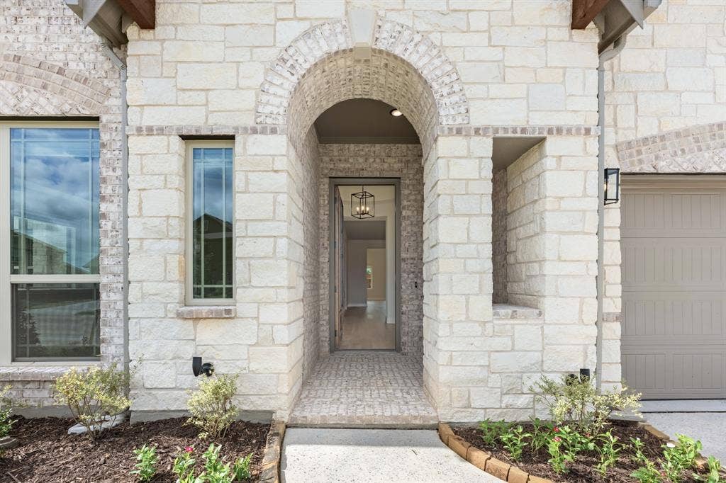 3305 Emerald Trace Drive, Denton, TX 76226 3305 Emerald Trace Drive, Denton, TX 76226
