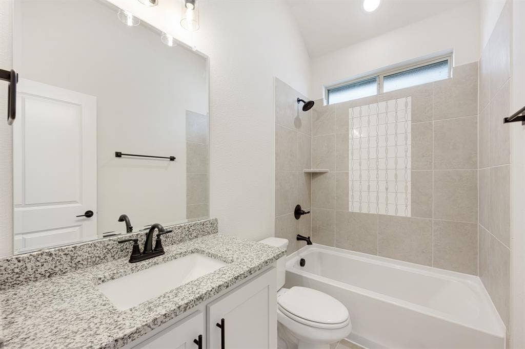 3305 Emerald Trace Drive, Denton, TX 76226 3305 Emerald Trace Drive, Denton, TX 76226