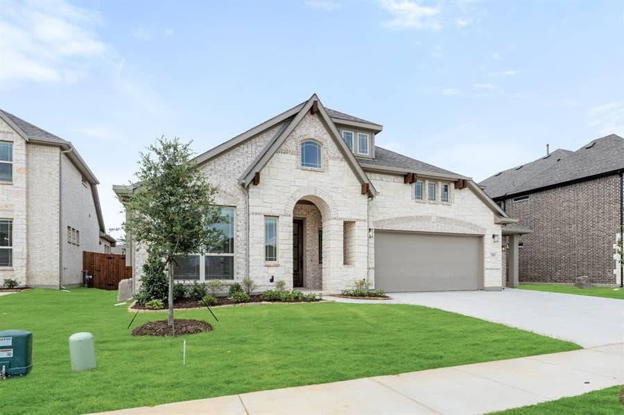 Property photo for 3305 Emerald Trace Drive, Denton, TX
