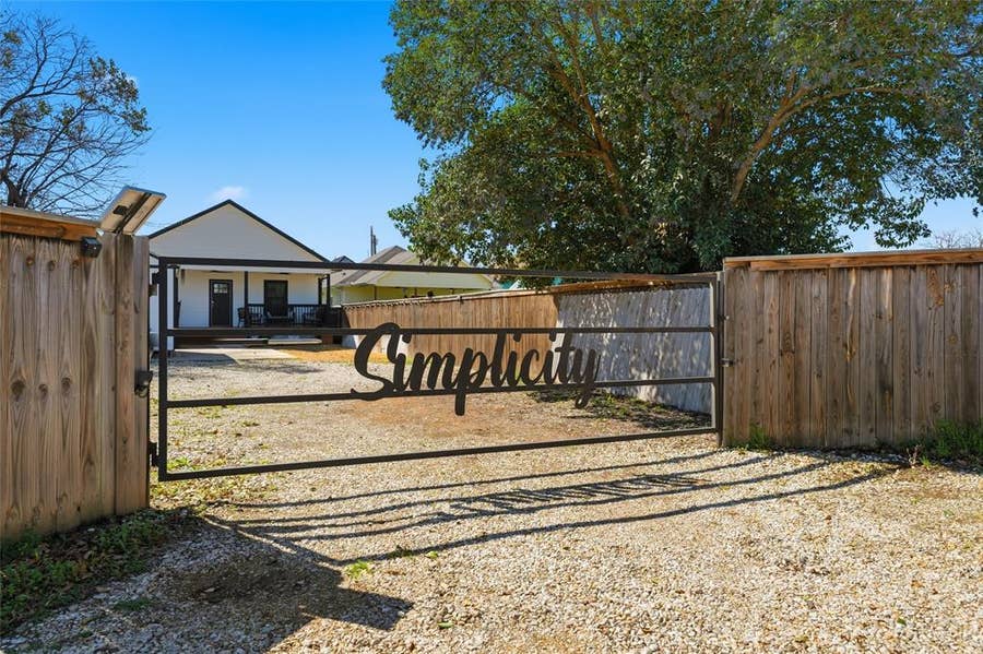 Property photo for 714 S 9th Street, Waco, TX