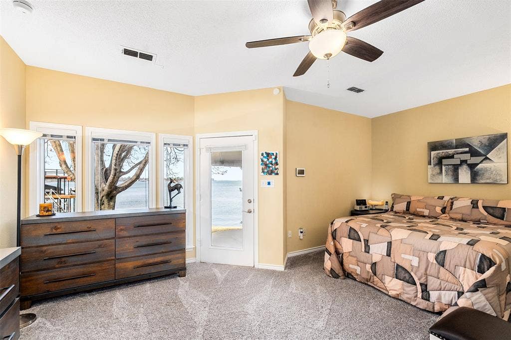 258 Lakeview Drive, Trinidad, TX 75163 Primary bedroom