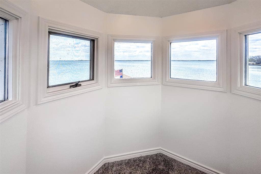 258 Lakeview Drive, Trinidad, TX 75163 3rd story Crow's Nest with 360° views, fun for kids & adults alike!