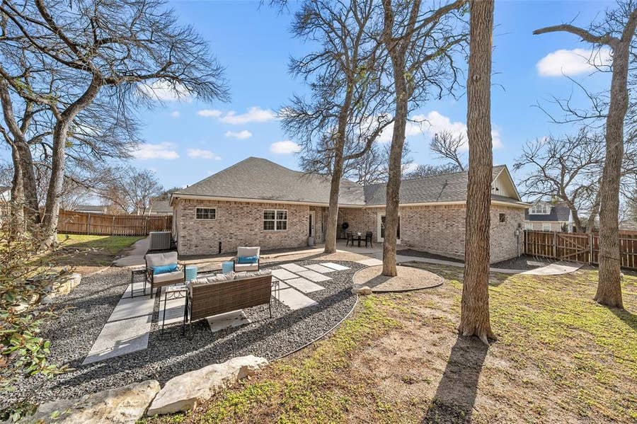 Property photo for 117 Lost Oaks Drive, Waco, TX