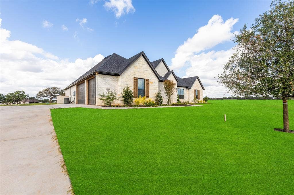 1000 Beginnings Drive, Granbury, TX 76049 1000 Beginnings Drive, Granbury, TX 76049