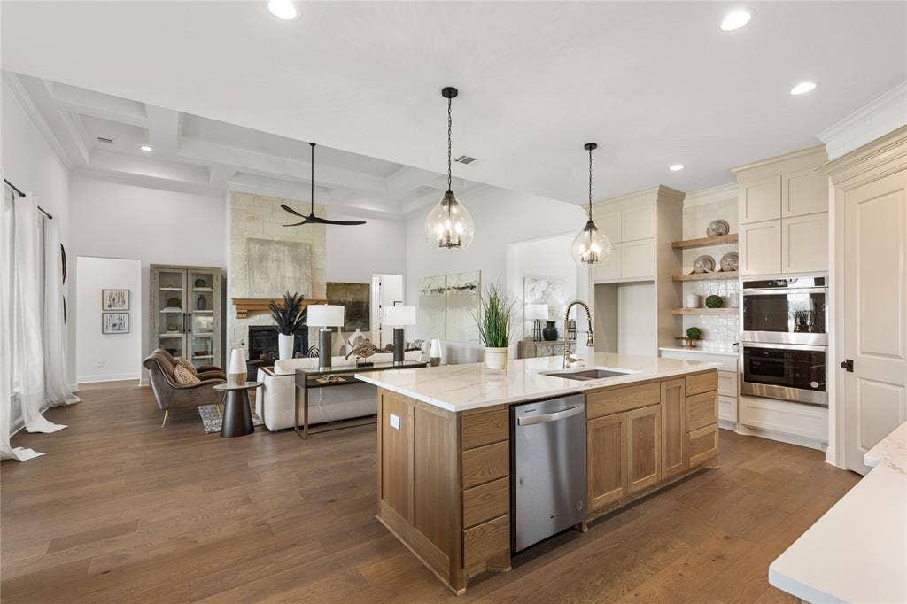 1000 Beginnings Drive, Granbury, TX 76049 1000 Beginnings Drive, Granbury, TX 76049