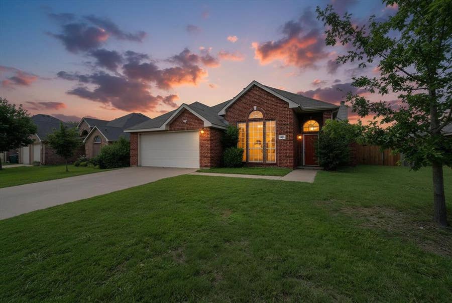 Property photo for 3033 Blue Jay Lane, Midlothian, TX