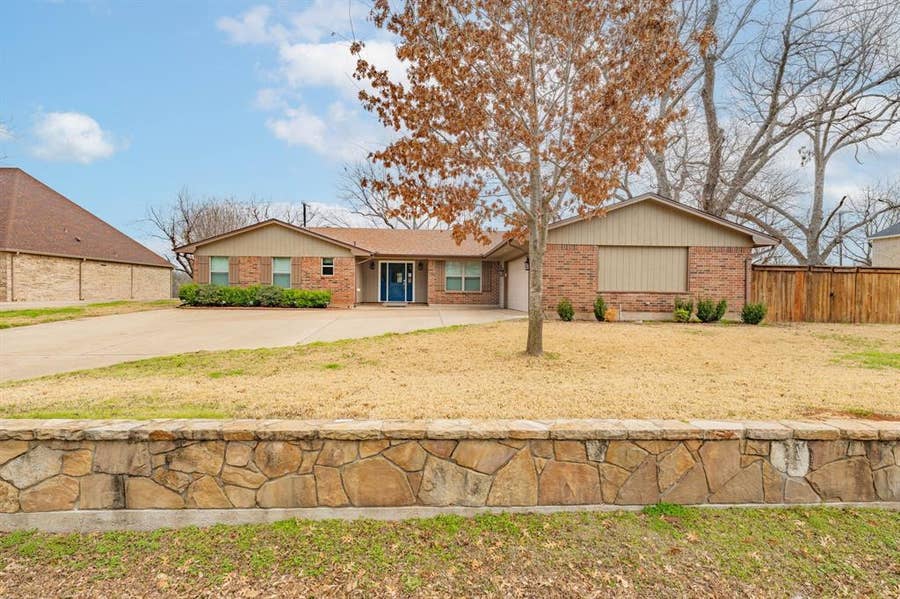 Property photo for 7115 Westover Drive, Granbury, TX