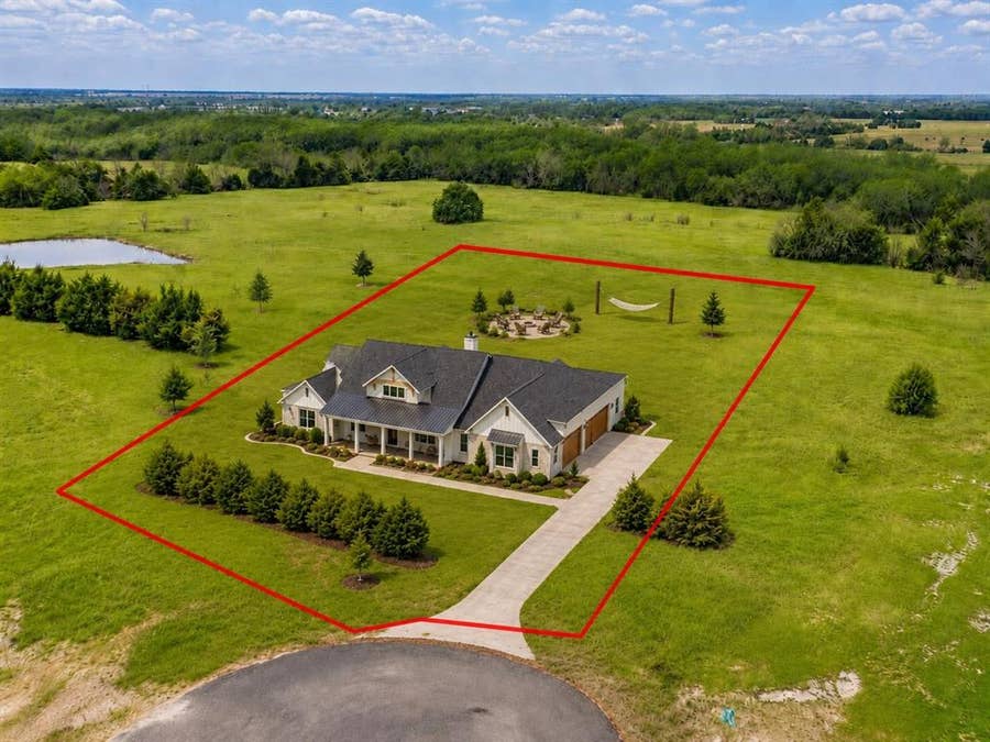 Property photo for 2810 Maple Road, Celeste, TX
