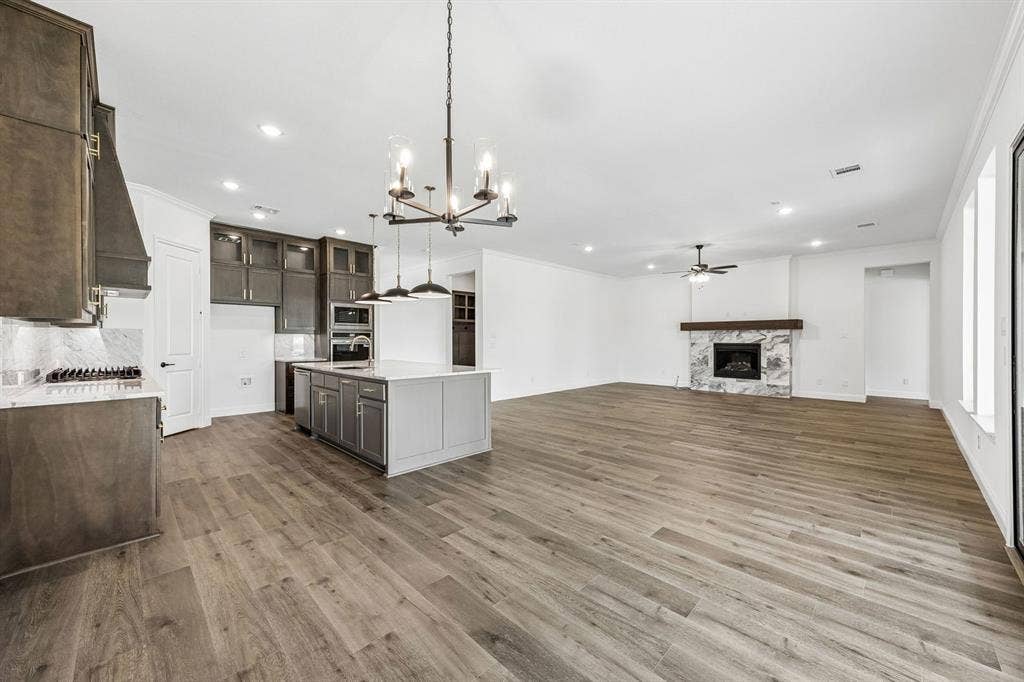 4811 Bonanza Drive, Midlothian, TX 76065 4811 Bonanza Drive, Midlothian, TX 76065