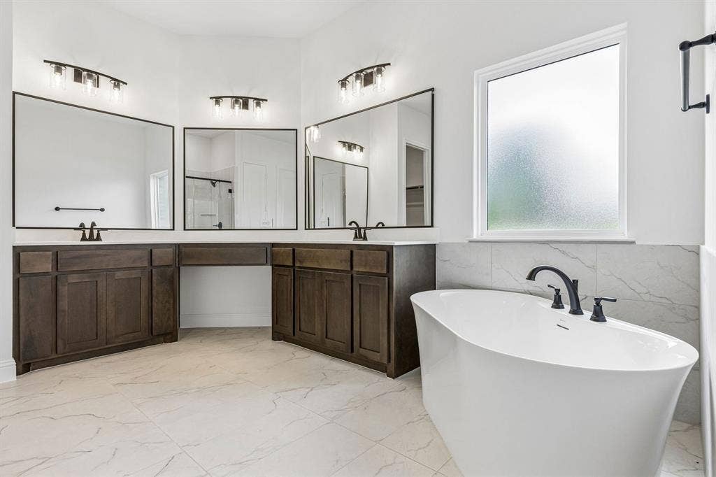 4811 Bonanza Drive, Midlothian, TX 76065 4811 Bonanza Drive, Midlothian, TX 76065