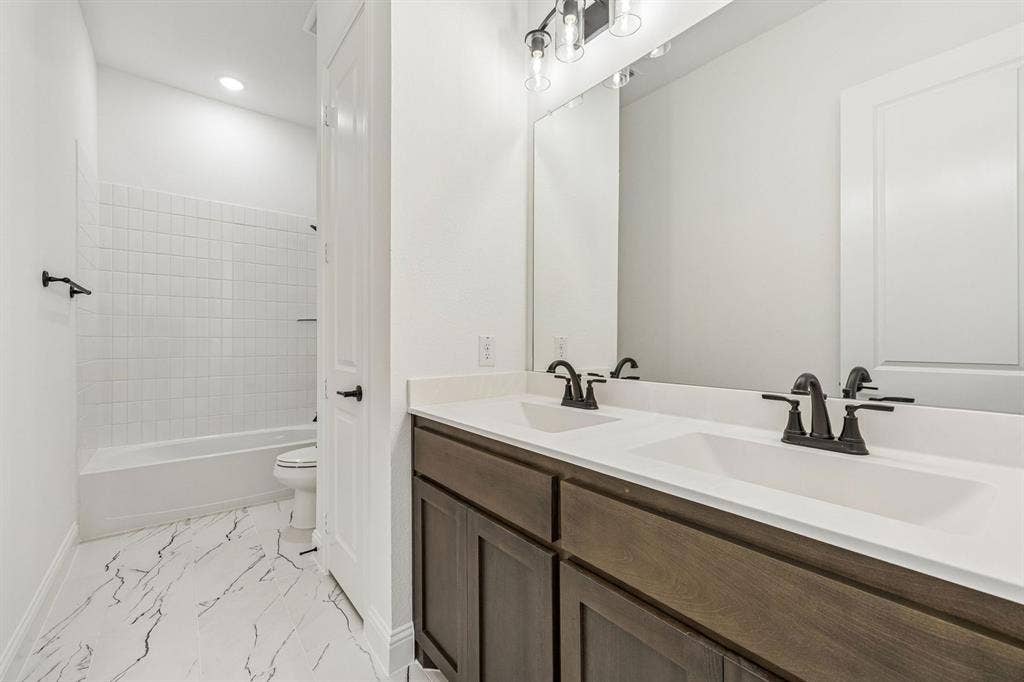 4811 Bonanza Drive, Midlothian, TX 76065 4811 Bonanza Drive, Midlothian, TX 76065