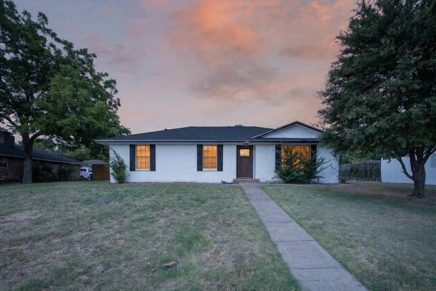 Property photo for 121 Hillside Lane, DeSoto, TX