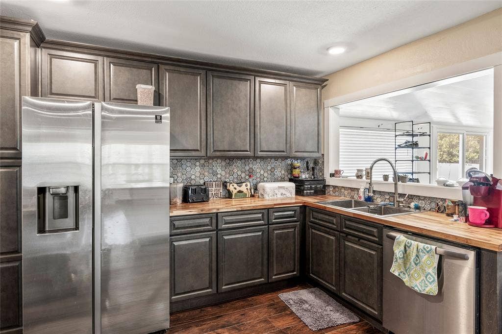 400 W Cayuga Drive, Athens, TX 75751 400 W Cayuga Drive, Athens, TX 75751