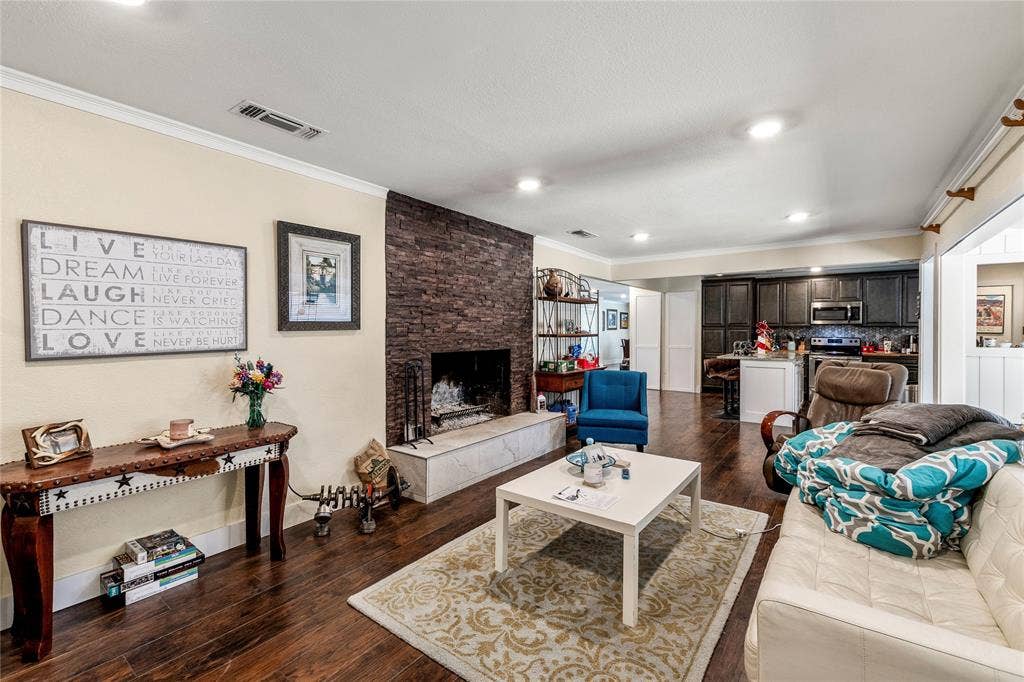 400 W Cayuga Drive, Athens, TX 75751 400 W Cayuga Drive, Athens, TX 75751