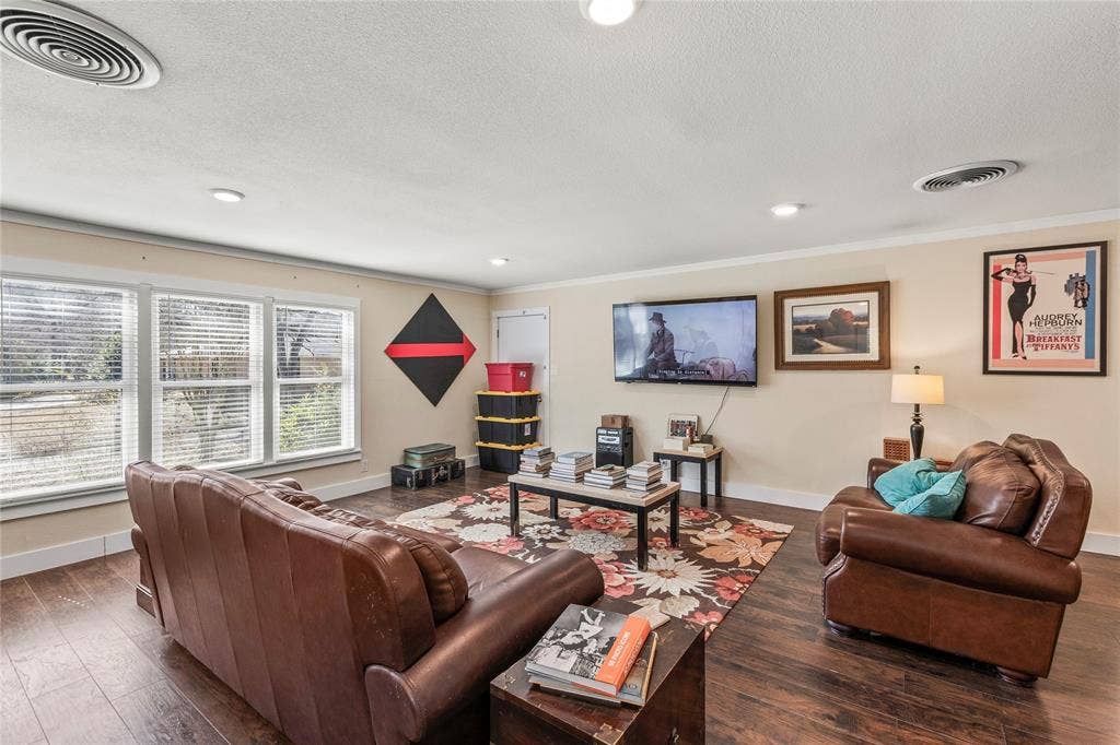 400 W Cayuga Drive, Athens, TX 75751 400 W Cayuga Drive, Athens, TX 75751