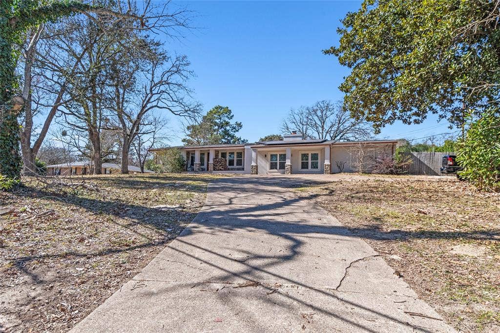 400 W Cayuga Drive, Athens, TX 75751 400 W Cayuga Drive, Athens, TX 75751
