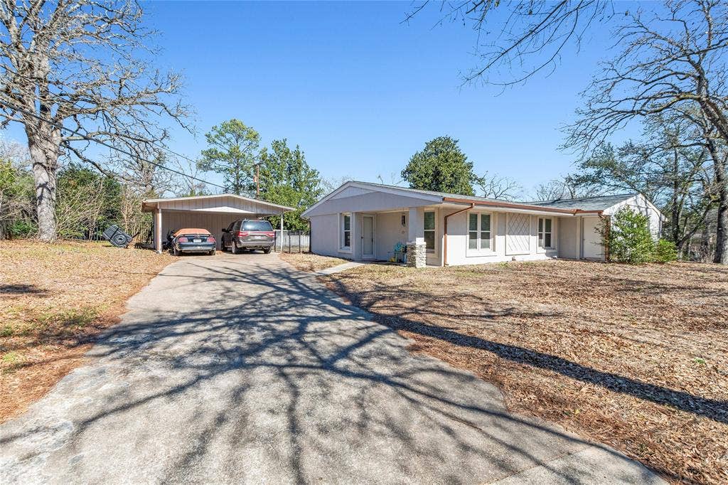 400 W Cayuga Drive, Athens, TX 75751 400 W Cayuga Drive, Athens, TX 75751