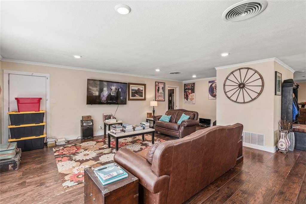 400 W Cayuga Drive, Athens, TX 75751 400 W Cayuga Drive, Athens, TX 75751