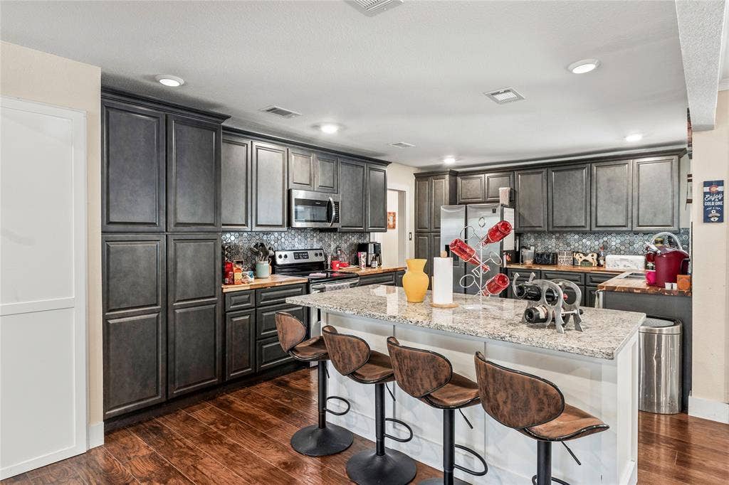 400 W Cayuga Drive, Athens, TX 75751 400 W Cayuga Drive, Athens, TX 75751