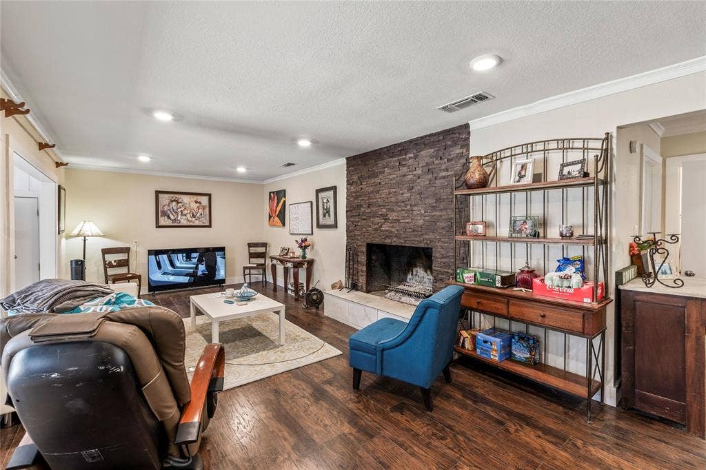 400 W Cayuga Drive, Athens, TX 75751 400 W Cayuga Drive, Athens, TX 75751