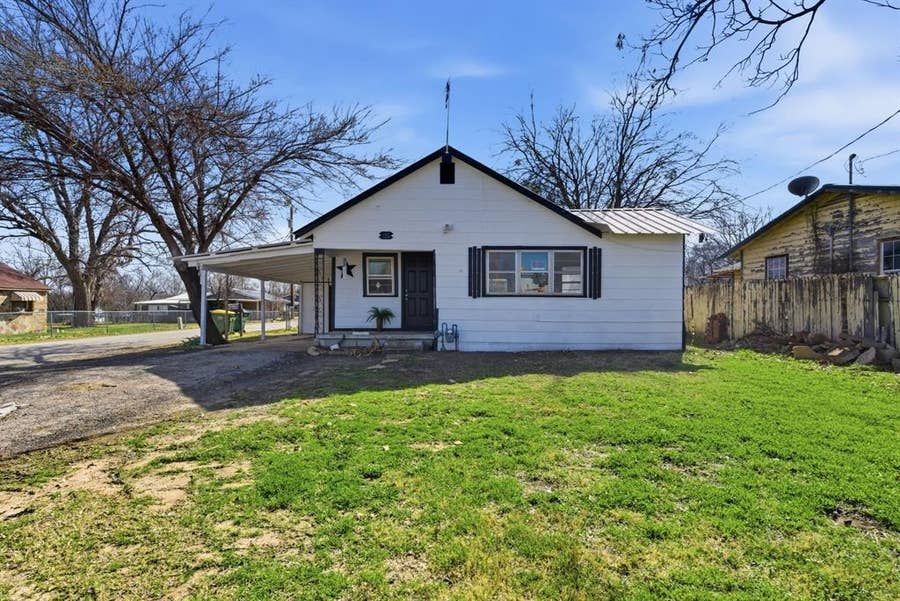 Property photo for 116 E Lipan Drive, Lipan, TX