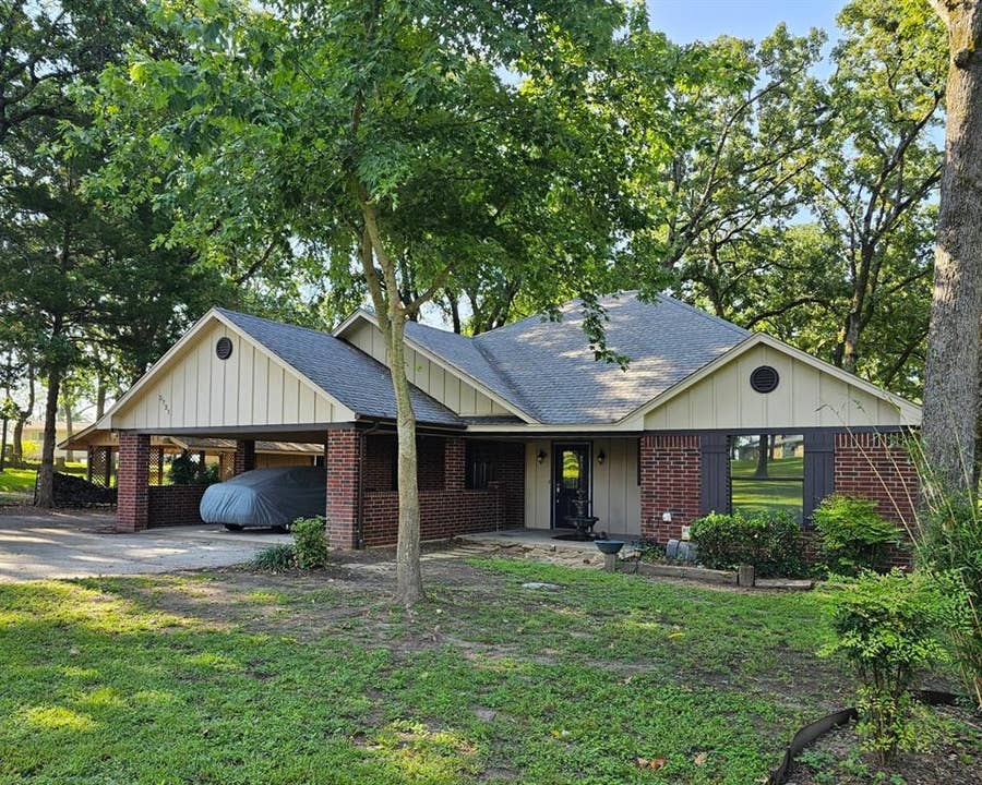 Property photo for 5731 N Cape Drive, Chandler, TX