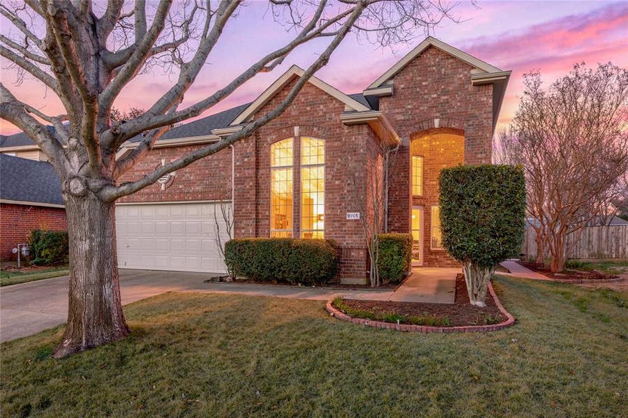 Property photo for 2705 Magnolia Lane, Grapevine, TX