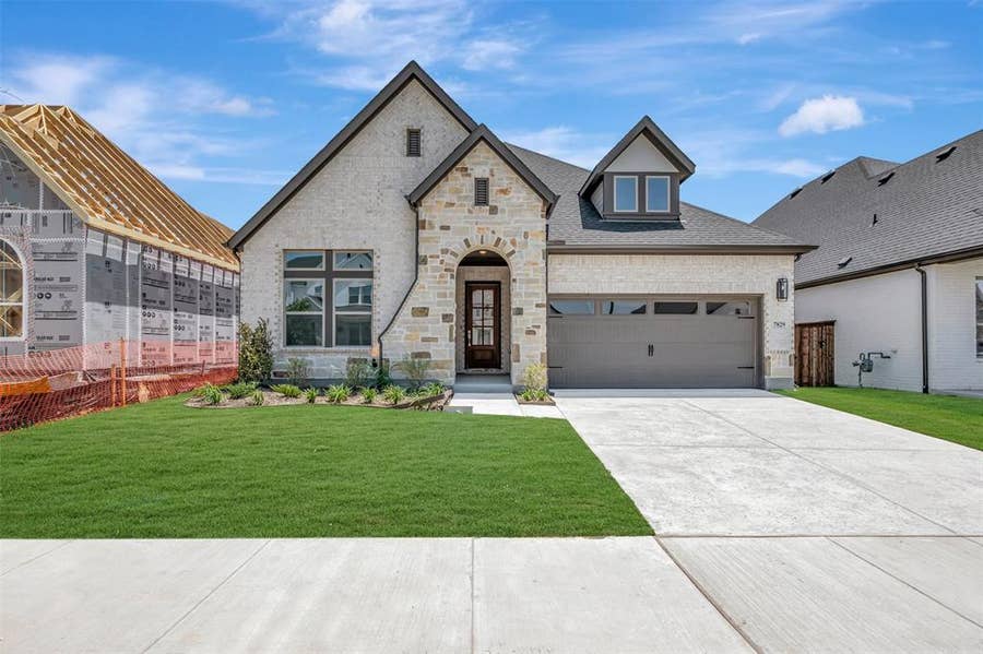 Property photo for 7829 Pondview Lane, Fort Worth, TX
