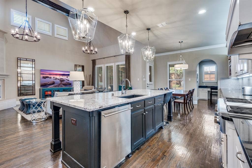 647 Fountainview Drive, Irving, TX 75039 647 Fountainview Drive, Irving, TX 75039