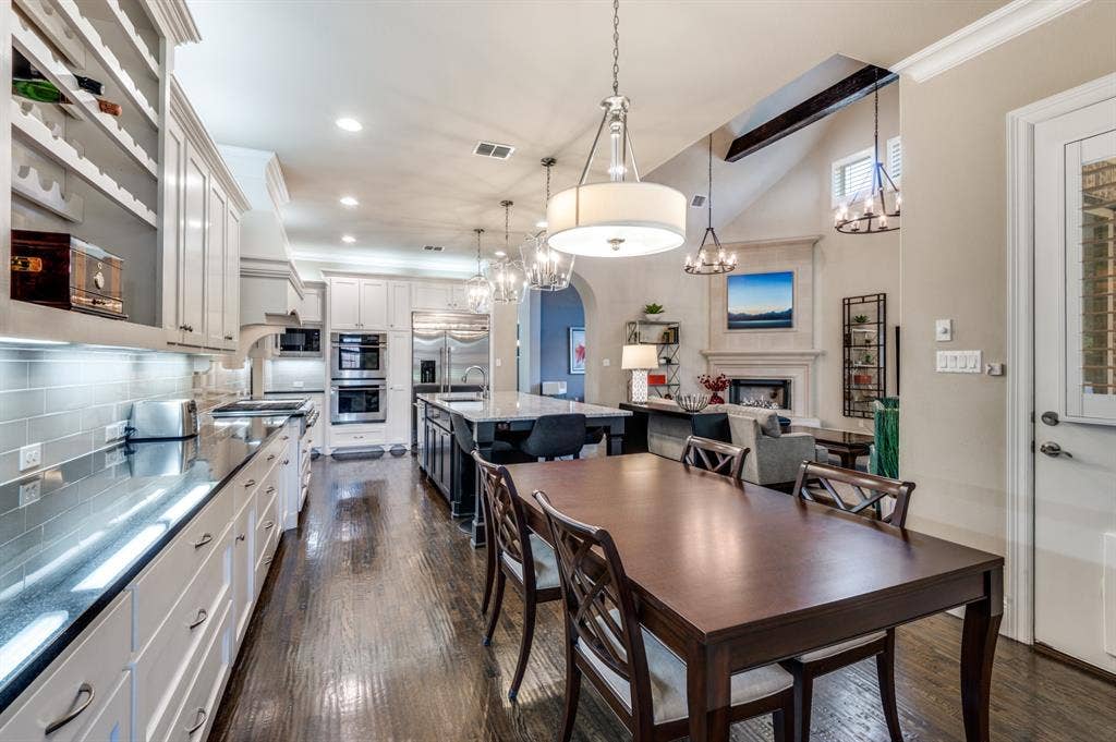 647 Fountainview Drive, Irving, TX 75039 647 Fountainview Drive, Irving, TX 75039