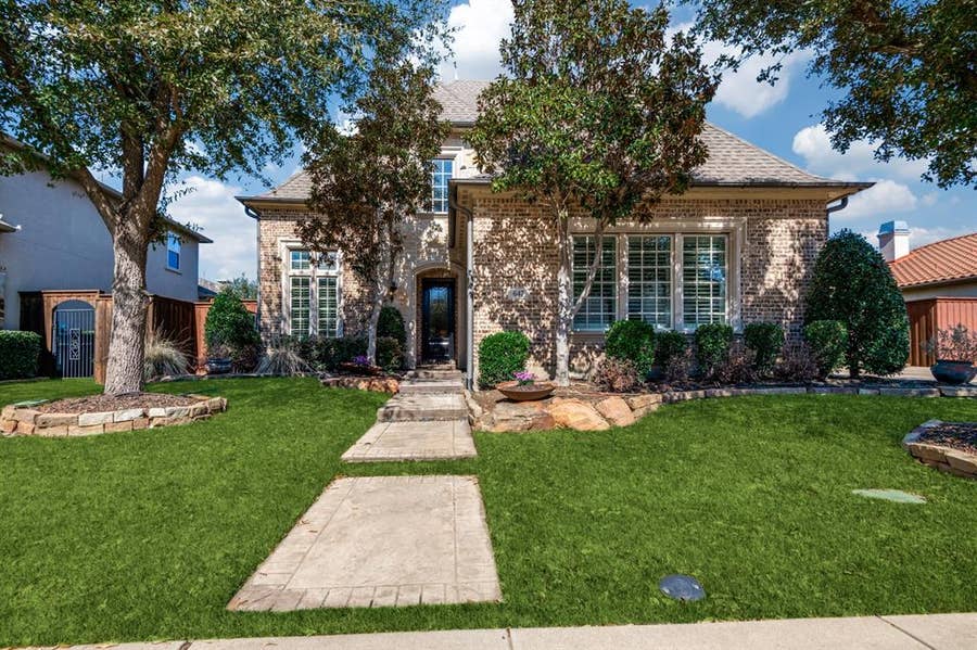 Property photo for 647 Fountainview Drive, Irving, TX