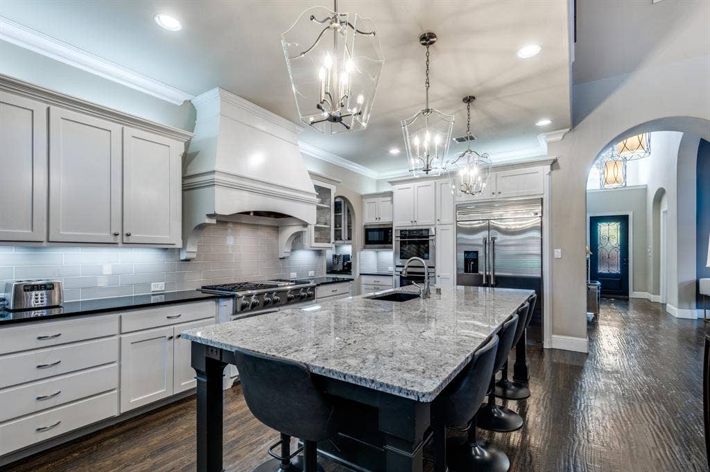 647 Fountainview Drive, Irving, TX 75039 647 Fountainview Drive, Irving, TX 75039