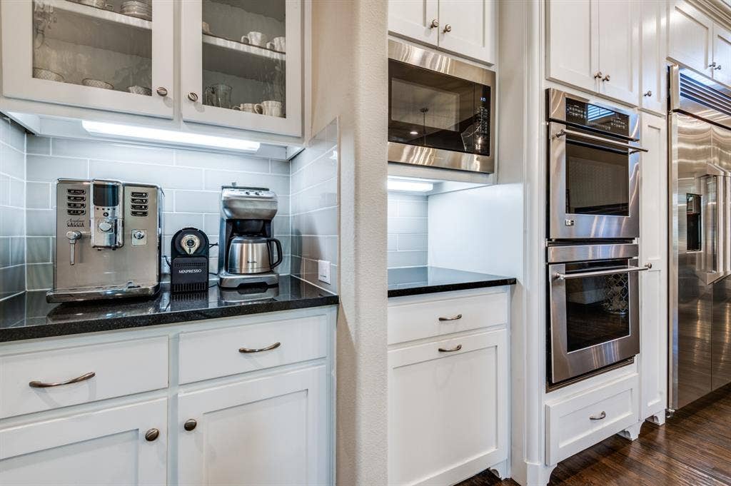 647 Fountainview Drive, Irving, TX 75039 647 Fountainview Drive, Irving, TX 75039