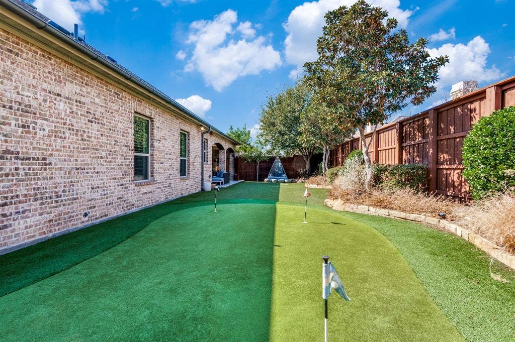 647 Fountainview Drive, Irving, TX 75039 647 Fountainview Drive, Irving, TX 75039