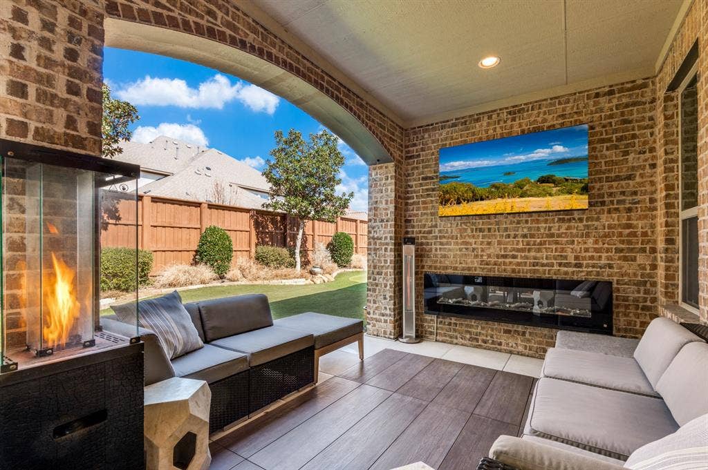 647 Fountainview Drive, Irving, TX 75039 647 Fountainview Drive, Irving, TX 75039