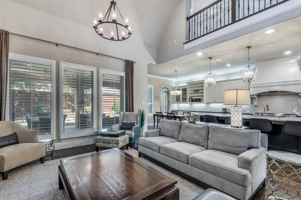 647 Fountainview Drive, Irving, TX 75039 647 Fountainview Drive, Irving, TX 75039