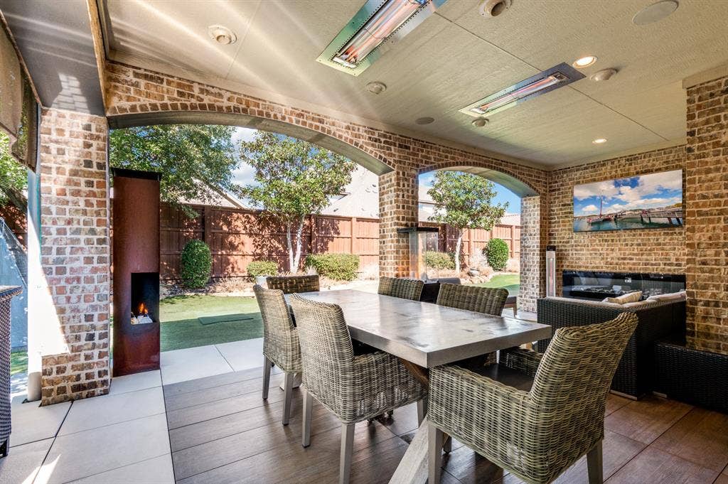 647 Fountainview Drive, Irving, TX 75039 647 Fountainview Drive, Irving, TX 75039