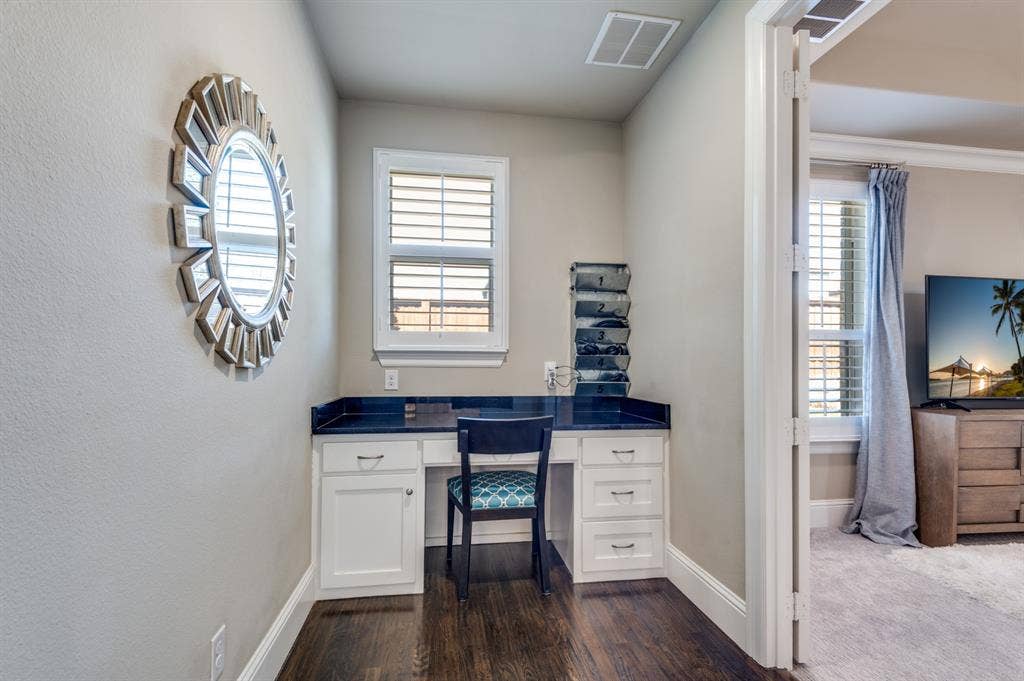 647 Fountainview Drive, Irving, TX 75039 647 Fountainview Drive, Irving, TX 75039
