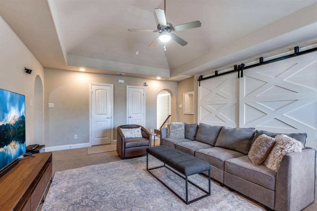 647 Fountainview Drive, Irving, TX 75039 647 Fountainview Drive, Irving, TX 75039