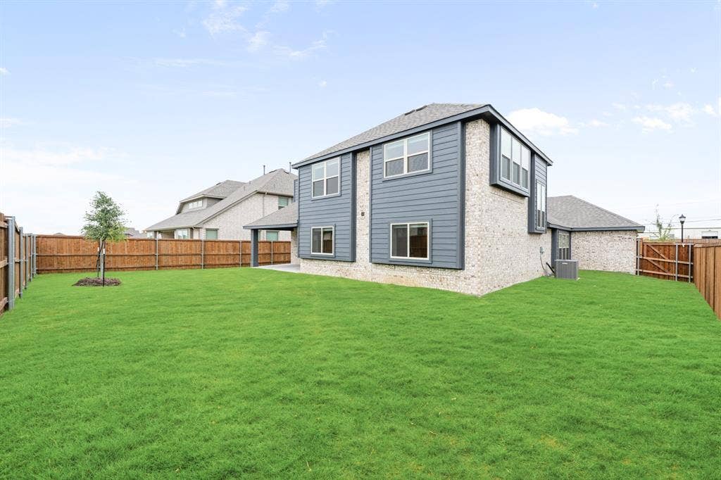 2203 Redding Drive, Mansfield, TX 76084 2203 Redding Drive, Mansfield, TX 76084