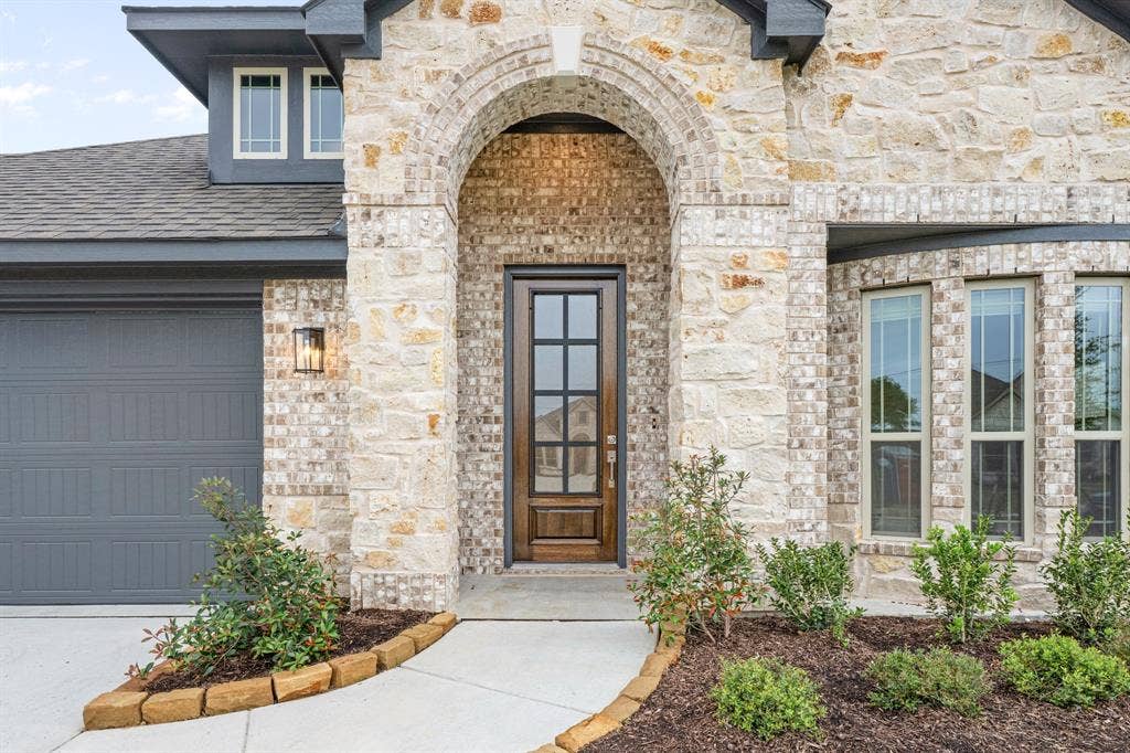 2203 Redding Drive, Mansfield, TX 76084 2203 Redding Drive, Mansfield, TX 76084