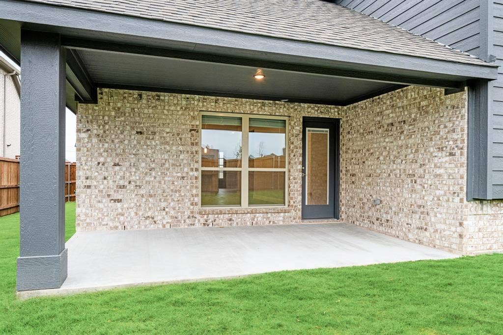 2203 Redding Drive, Mansfield, TX 76084 2203 Redding Drive, Mansfield, TX 76084