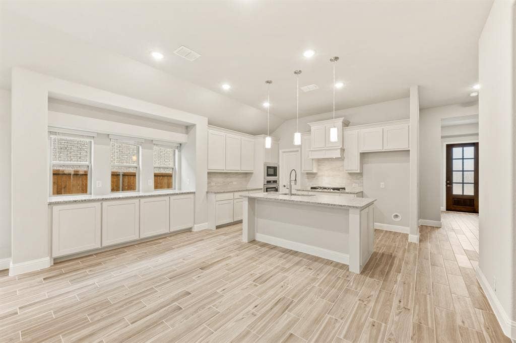 2203 Redding Drive, Mansfield, TX 76084 2203 Redding Drive, Mansfield, TX 76084