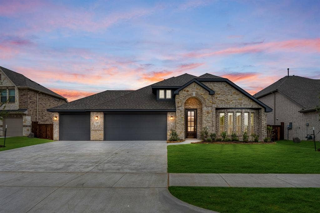 2203 Redding Drive, Mansfield, TX 76084 2203 Redding Drive, Mansfield, TX 76084